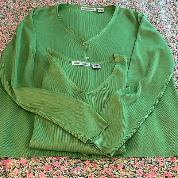 Sweater sets for you. - Picture 4 of 5